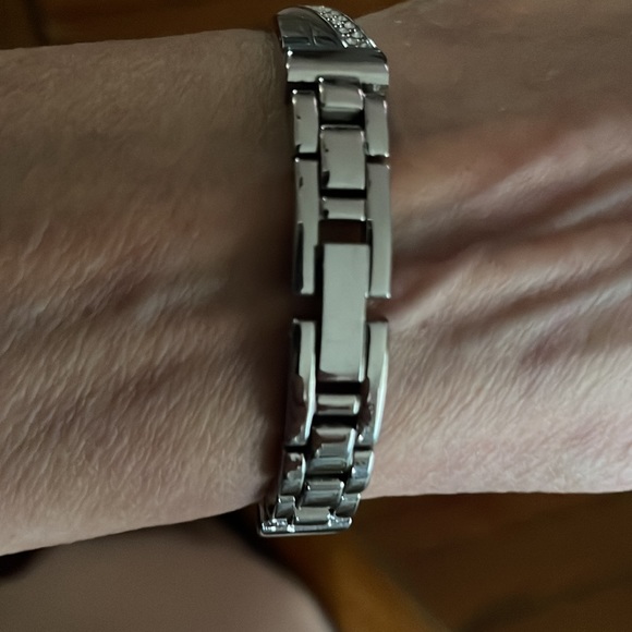 Armitron Swarovski Crystals/ Mother of Pearl Dial Analog Watch - Picture 5 of 9